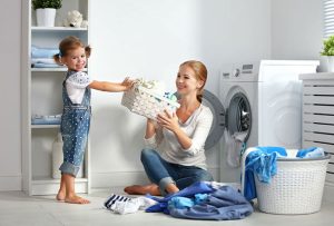 lavatrice-donna-bambino