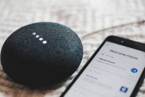Google-Home-o-Alexa-qual-è-lo-speaker-intelligente-più-adatto-a-me