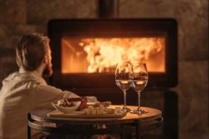 come-rivestire-un-camino-ad-angolo-con-idee-moderne-e-di-classe